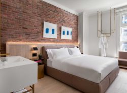 Gladstone Hotel