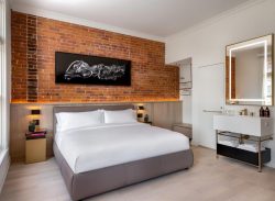 Gladstone Hotel